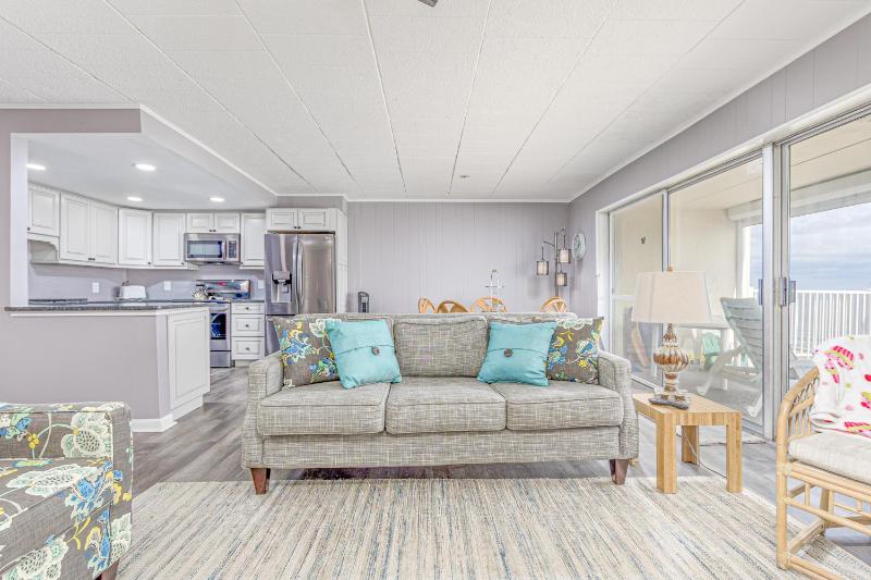Apartment with Sea View image 3