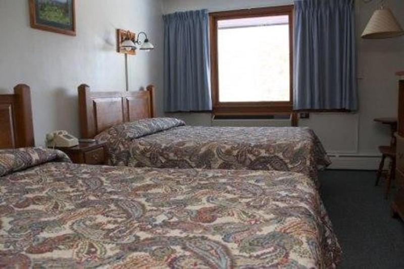 Double Room with Two Double Beds - Canyon Side -Non-Smoking image 1