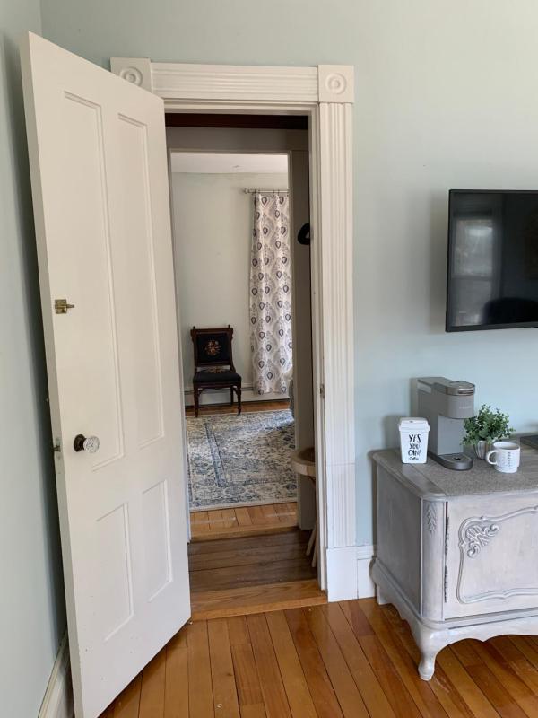 King Suite - 2nd Floor image 4