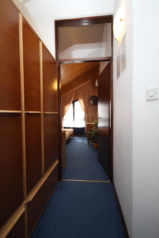 Twin Room image 2