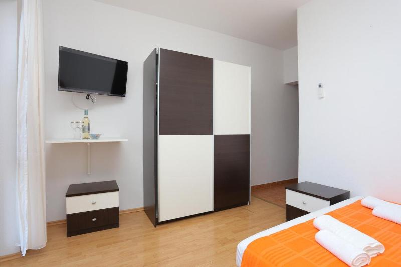 Studio with Balcony and Sea View image 3