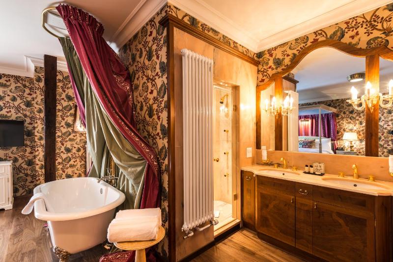Junior Suite with Lake View image 2