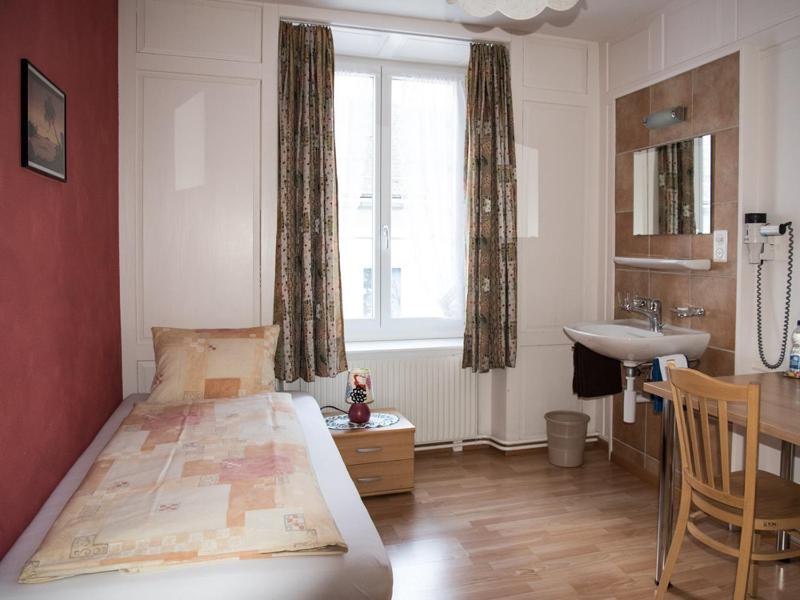 Single Room with Shared Bathroom image 1