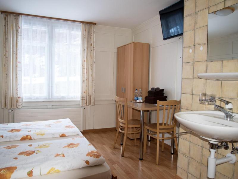 Double Room with Shared Bathroom image 1