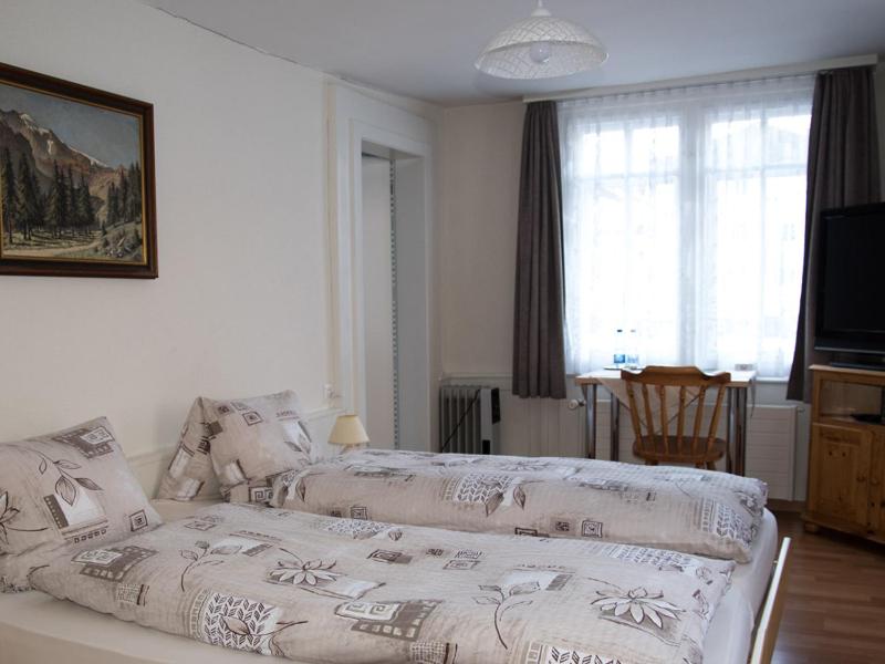 Double Room with Private Bathroom image 1