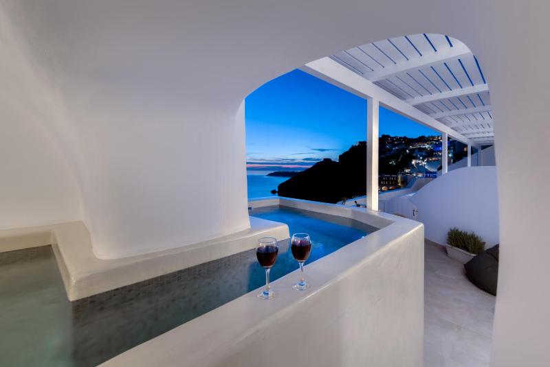 Iriana Suites - image 15