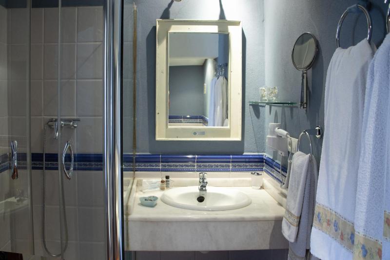 Twin Room image 1
