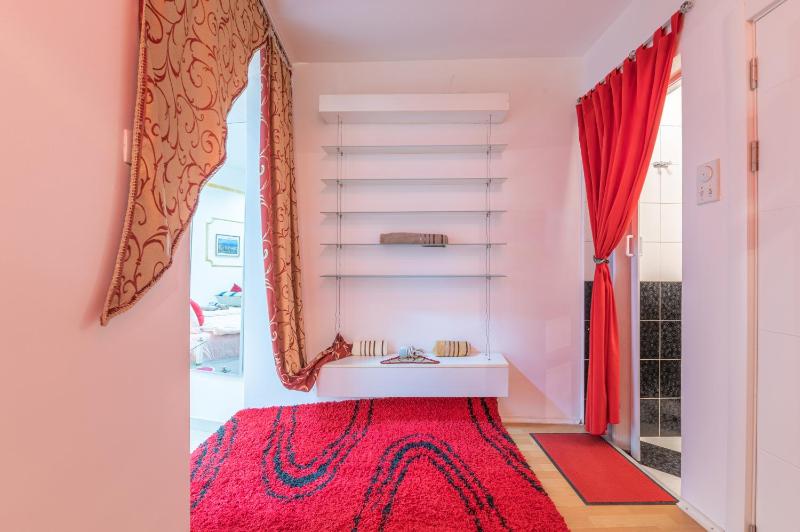 One-Bedroom Apartment image 4