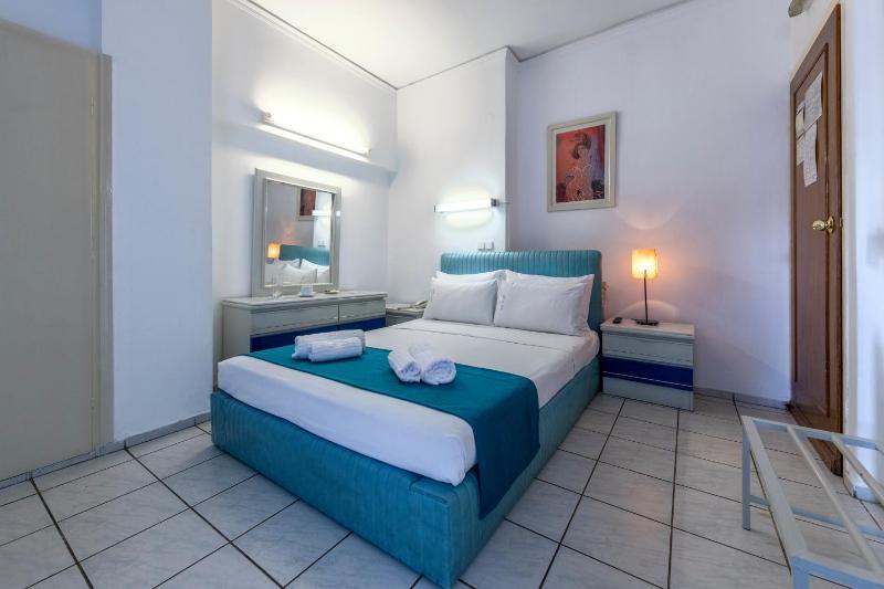 Deluxe Double Room image 2