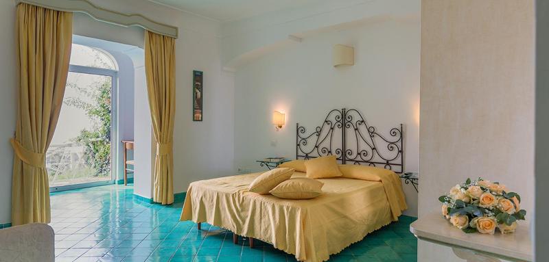 Superior Triple Room with Sea View image 1