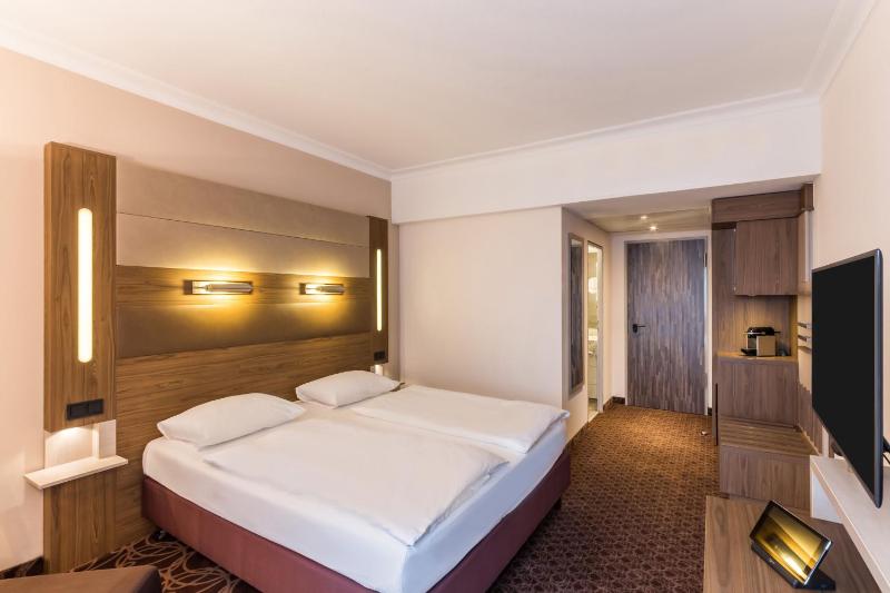Superior Queen Room - Higher Floor/Non-Smoking image 1