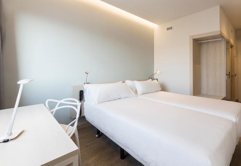 Twin Room image 1
