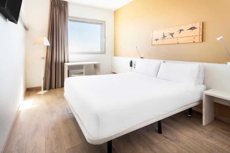 Double Room image 4
