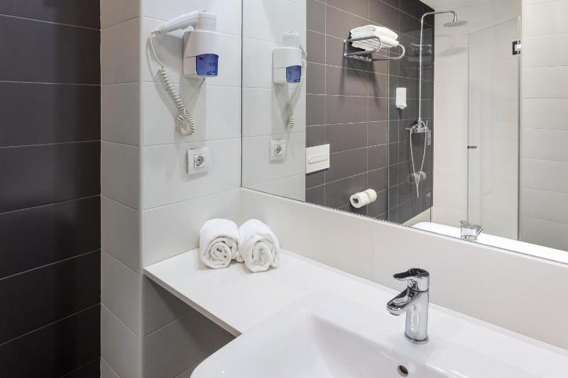 Double Room image 2