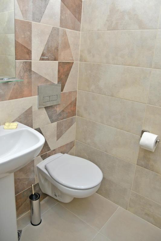 Twin Room image 3