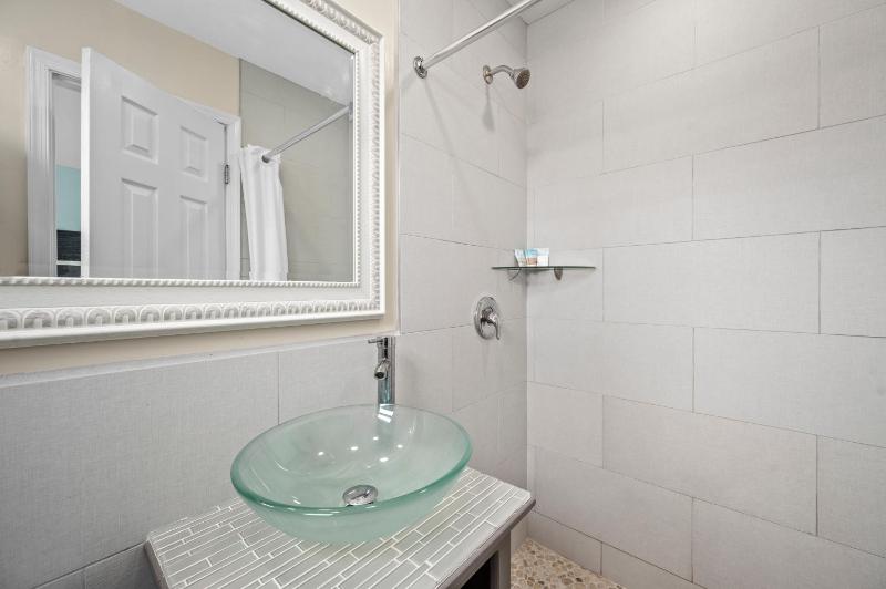 Standard Room with Two Double Beds image 2