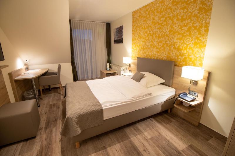 Superior Queen Room image 3