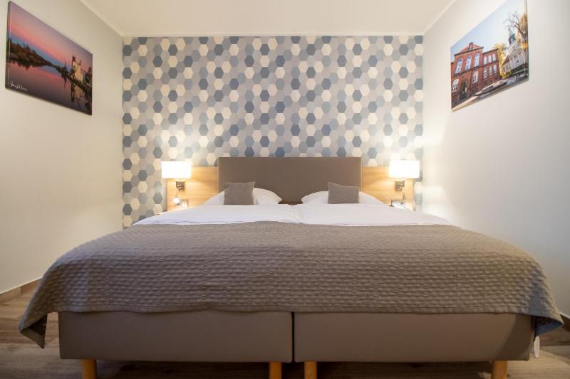 Double Room image 3