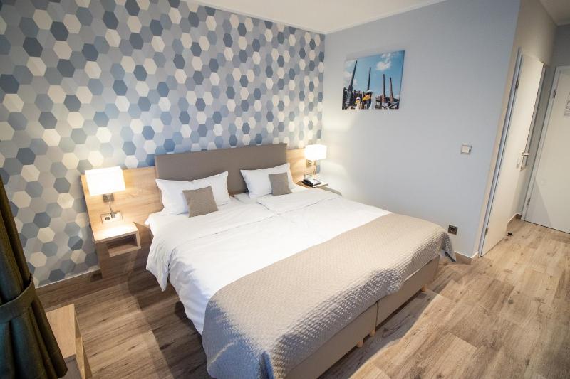 Double Room image 4
