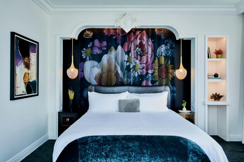 Standard King Room image 1