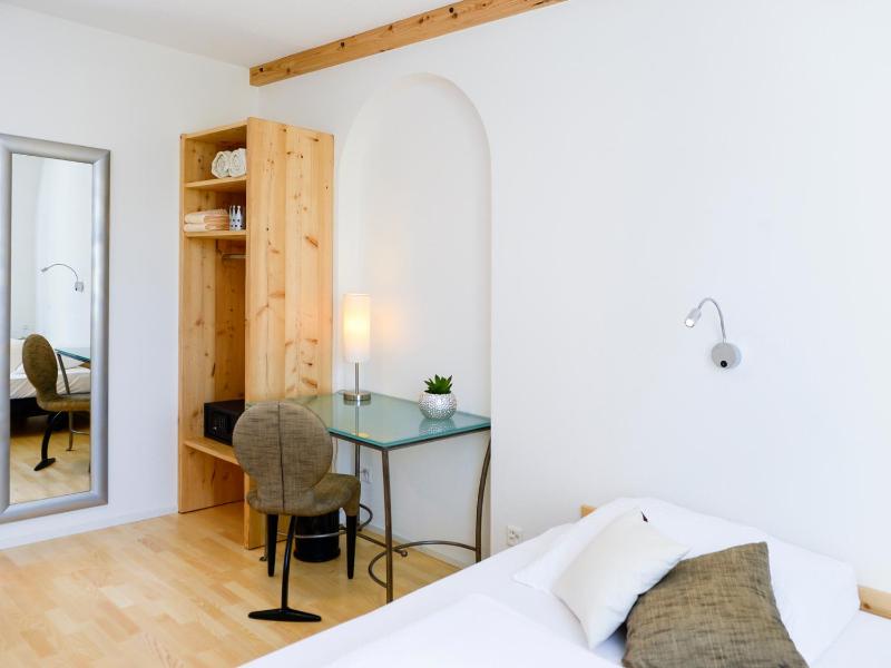 Budget Double Room image 3