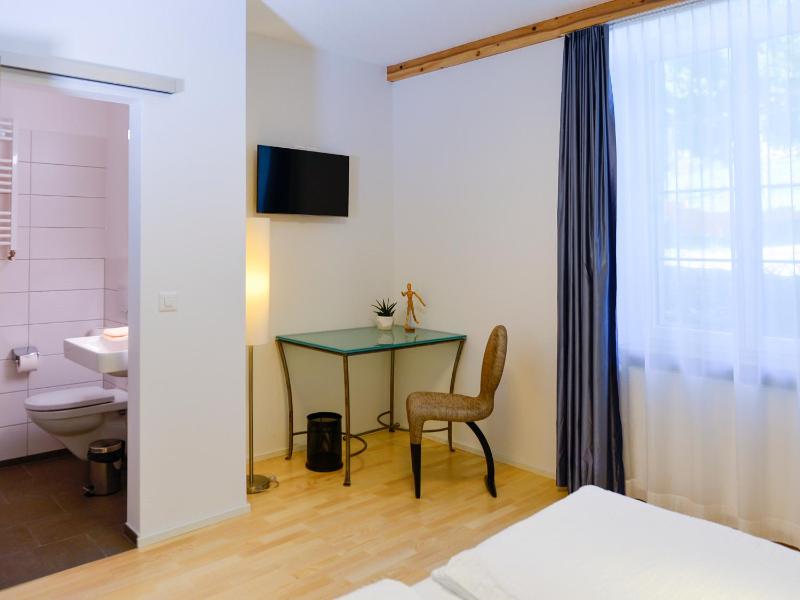 Double Room with Garden View image 3