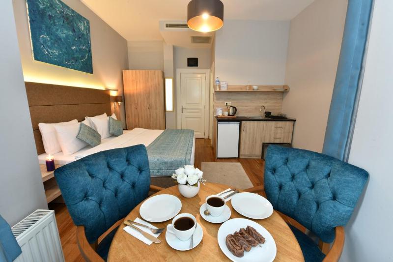 Deluxe Double or Twin Room image 2