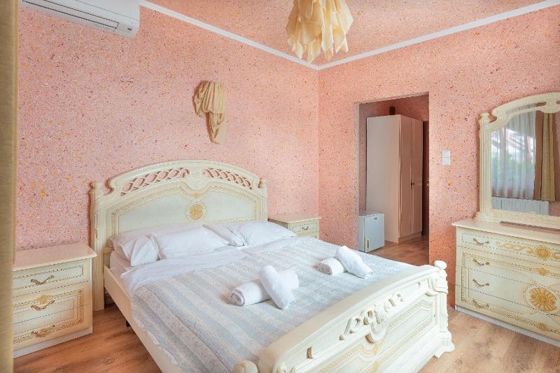 Twin Room image 1