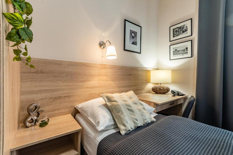 Single Room image 4