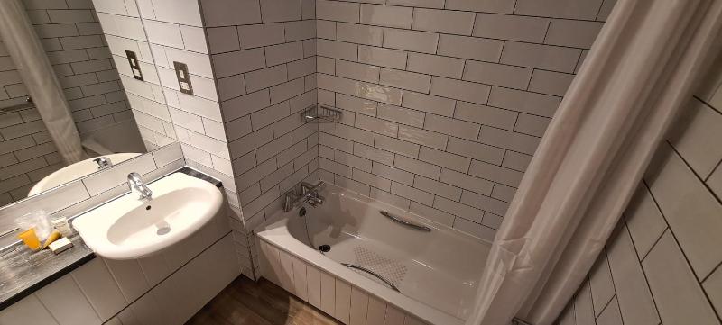 Family Room image 3