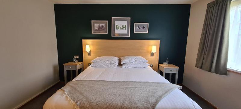 Standard Double or Twin Room image 3