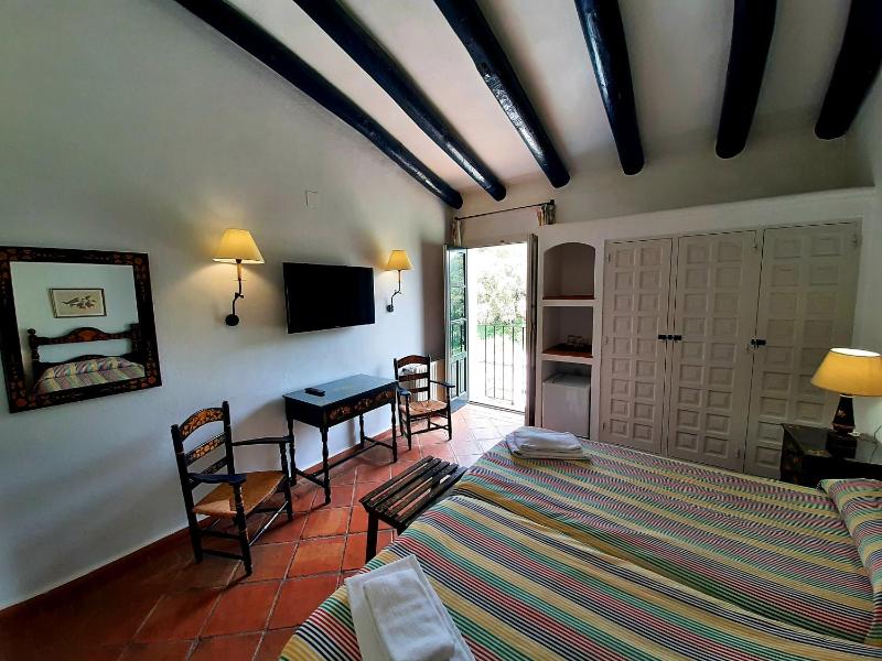 Double Room image 3