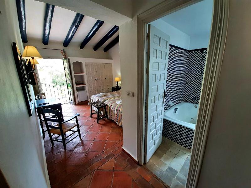Double Room image 4
