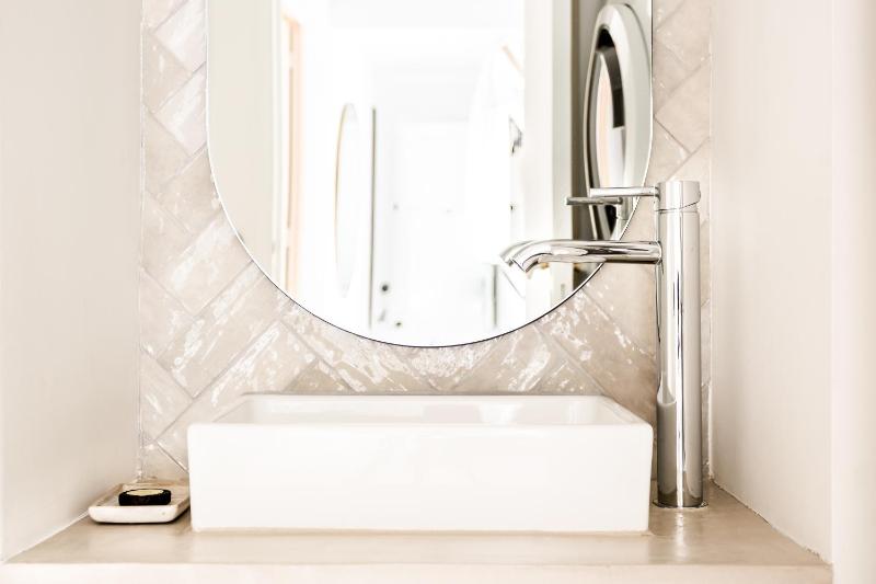 Deluxe Family Suite image 2