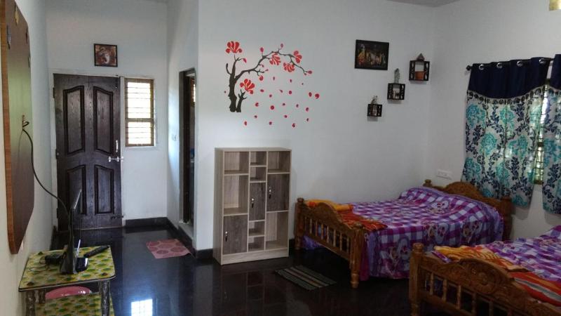 6-Bed Mixed Dormitory Room image 2