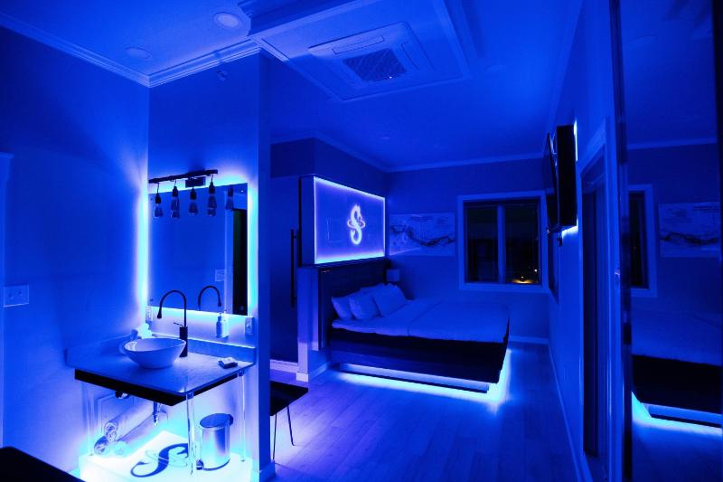 Suite with Balcony image 2