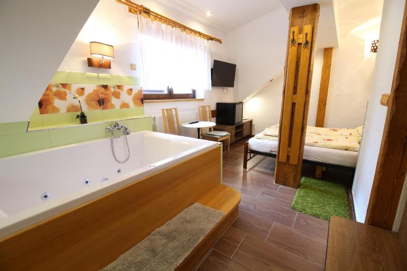 Double Room with Spa Bath image 4