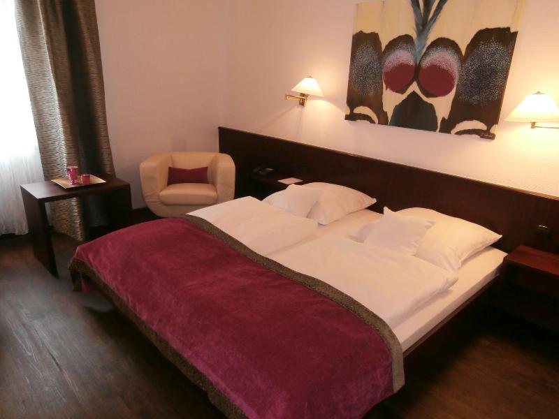 Comfort Double Room image 4