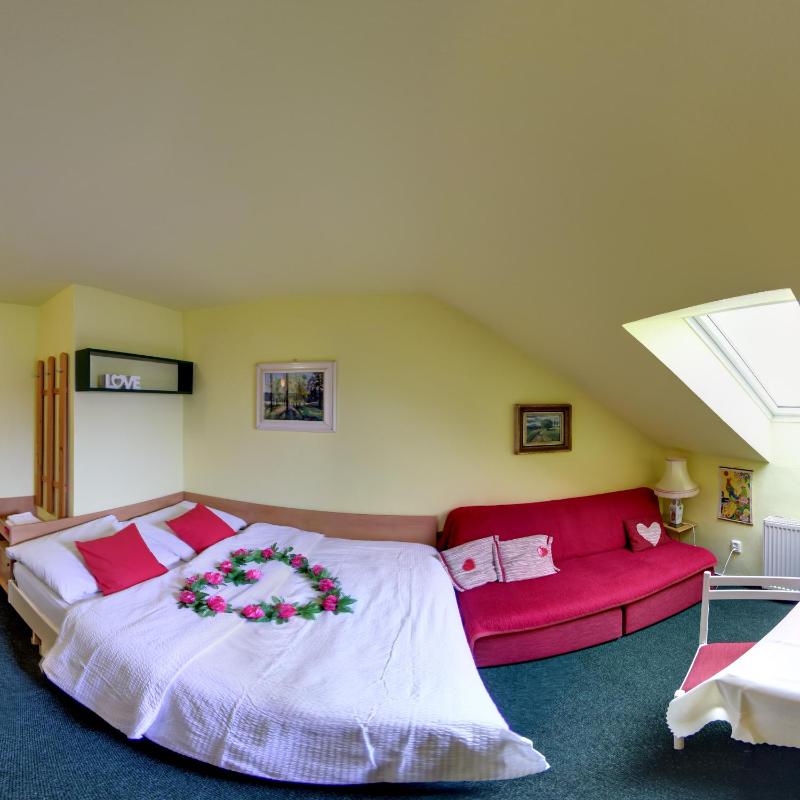 Double Room with Shared Bathroom - Attic image 2
