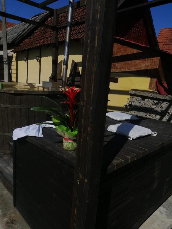 Standard Double Room with Shared Bathroom image 3
