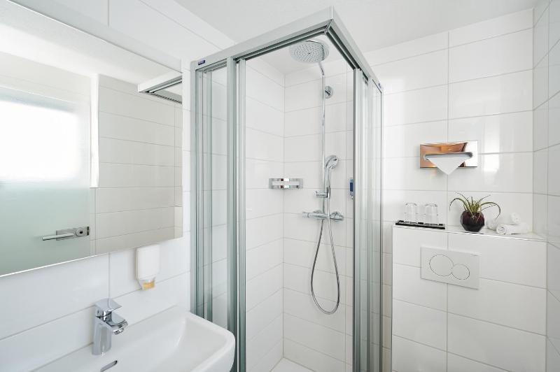 Small Double Room image 2