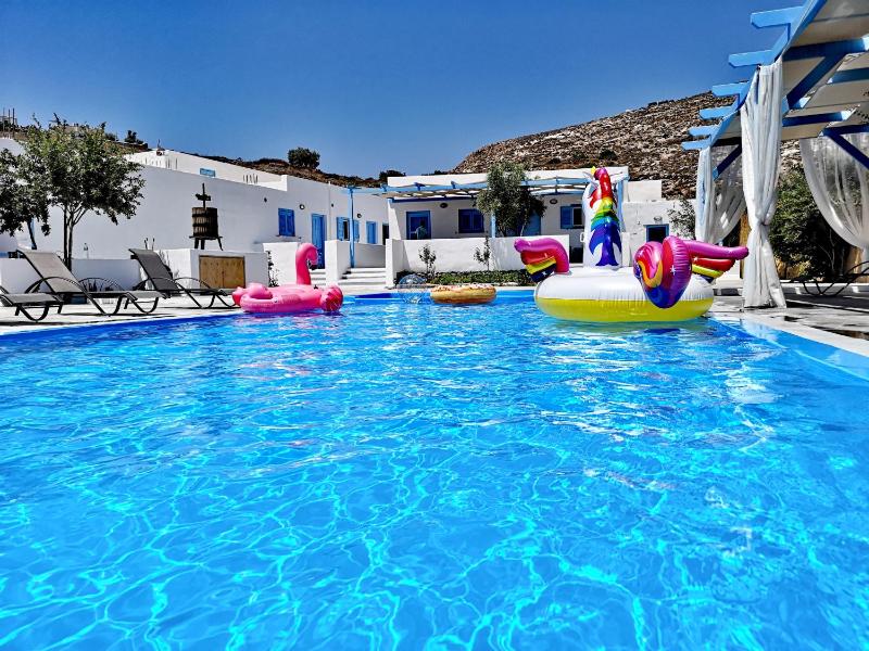 Apartment with Pool View  image 2