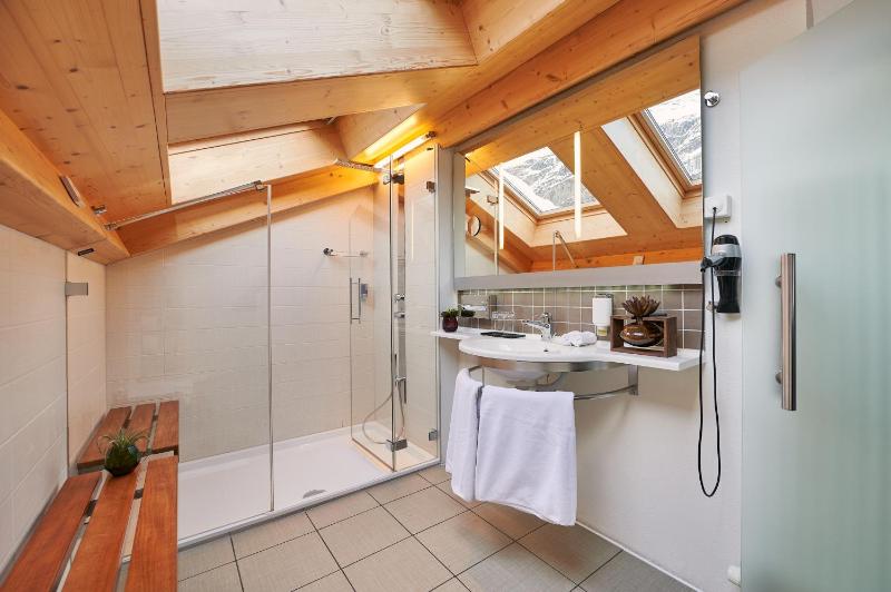 Romantic Junior Suite with Matterhorn View image 3