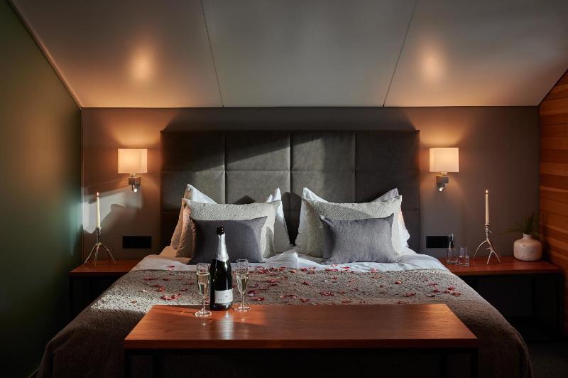 Romantic Junior Suite with Matterhorn View image 4