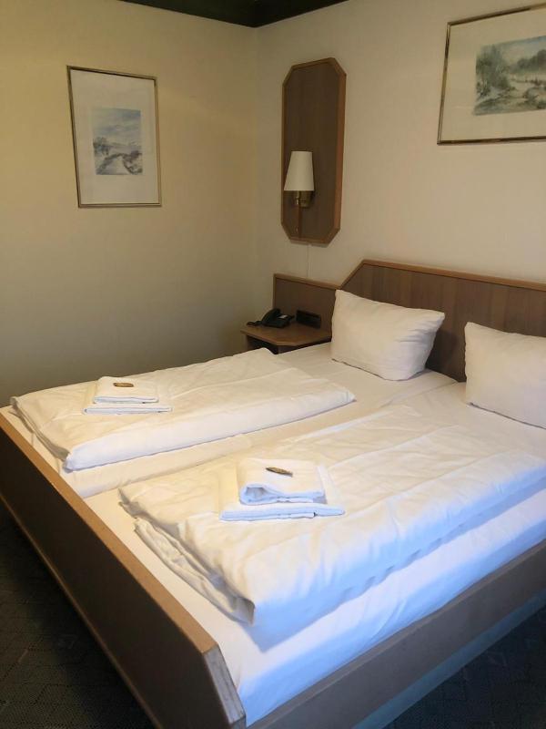Double Room image 2