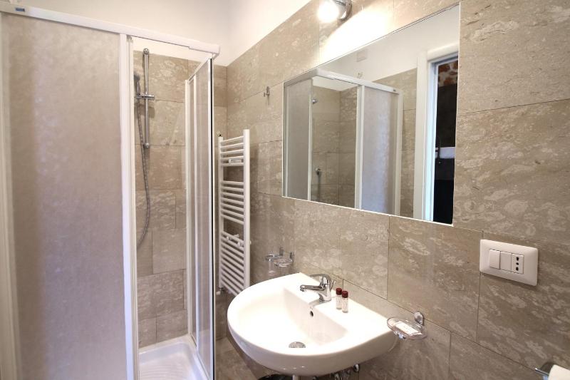 Sextuple Room image 2