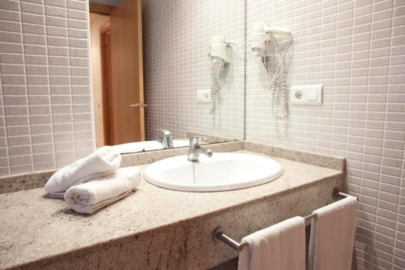 Economy Double Room (2 Adults + 1Child) image 3