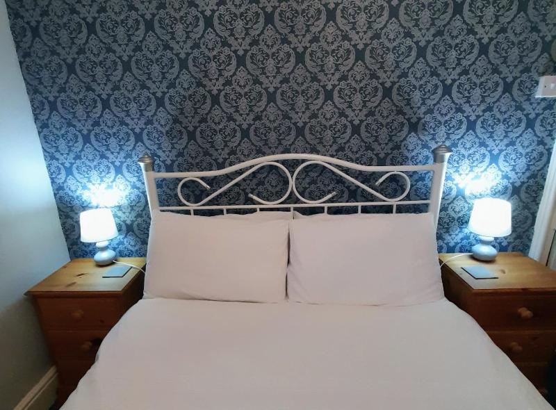 Double Room image 2