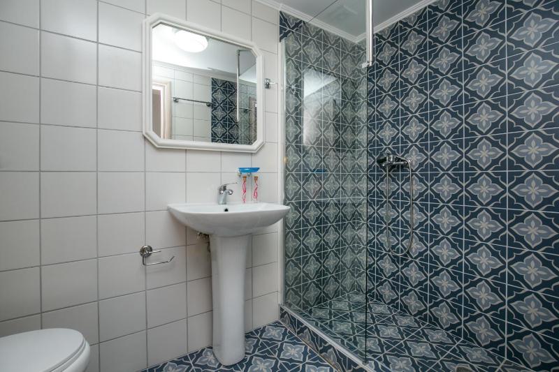 Double Room image 3