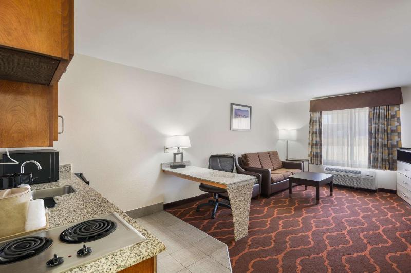 Efficiency King Suite with Accessible Tub - Accessible/Non-Smoking image 2